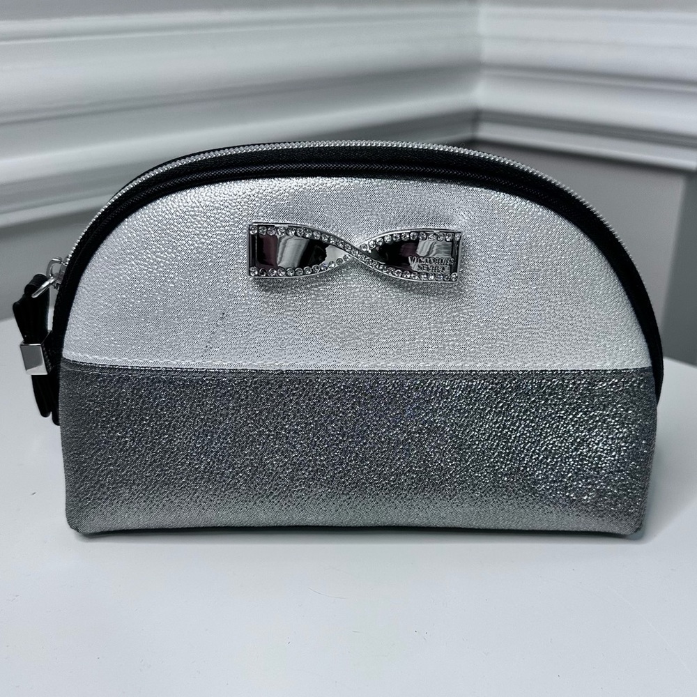 VICTORIA'S SECRET Two-Tone Silver makeup Beauty Bag w/ Silver Bow zip close